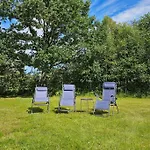 Hazel Hut - Spacious Fenced Yard, Sauna, 2-bedroom * Pärnu