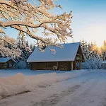 Hazel Hut - Spacious Fenced Yard, Sauna, 2-bedroom Pärnu
