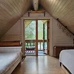 Hébergement de vacances Hazel Hut - Spacious Fenced Yard, Sauna, 2-bedroom