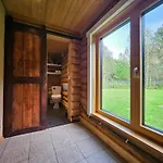 Hazel Hut - Spacious Fenced Yard, Sauna, 2-bedroom Hébergement de vacances Pärnu