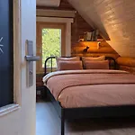 Hébergement de vacances Hazel Hut - Spacious Fenced Yard, Sauna, 2-bedroom *
