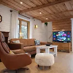 Hazel Hut - Spacious Fenced Yard, Sauna, 2-bedroom Pärnu