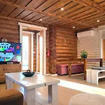 Hazel Hut - Spacious Fenced Yard, Sauna, 2-bedroom