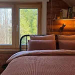Hébergement de vacances Hazel Hut - Spacious Fenced Yard, Sauna, 2-bedroom