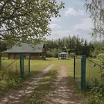 Hazel Hut - Spacious Fenced Yard, Sauna, 2-bedroom Hébergement de vacances