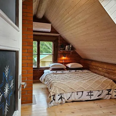 2-bedroom, Fenced Yard, Sauna, 10 Min To *