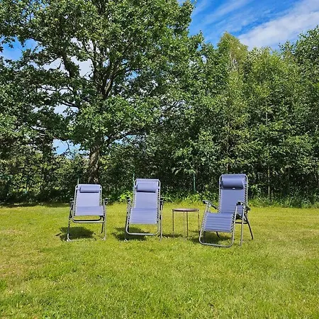 Hazel Hut - Spacious Fenced Yard, Sauna, 2-bedroom * Pärnu