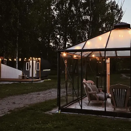 Hazel Hut - Spacious Fenced Yard, Sauna, 2-bedroom Holiday home