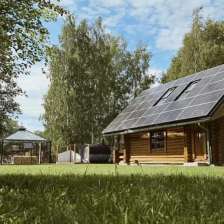 Hazel Hut - Spacious Fenced Yard, Sauna, 2-bedroom Holiday home