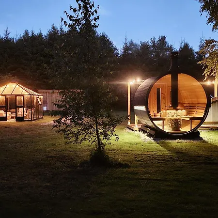 Hazel Hut - Spacious Fenced Yard, Sauna, 2-bedroom *