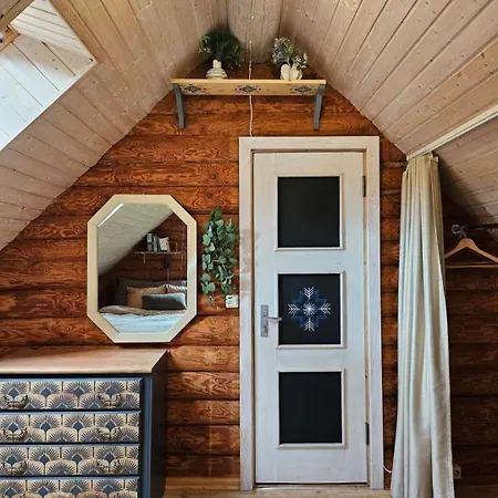 Hazel Hut - Spacious Fenced Yard, Sauna, 2-bedroom *