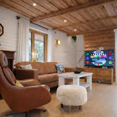 Hazel Hut - Spacious Fenced Yard, Sauna, 2-bedroom Pärnu