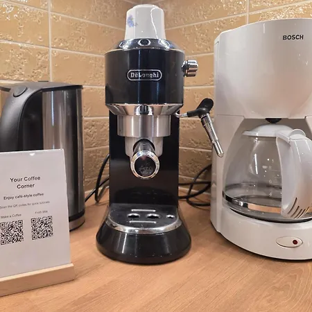 Hazel Hut - Spacious Fenced Yard, Sauna, 2-bedroom *