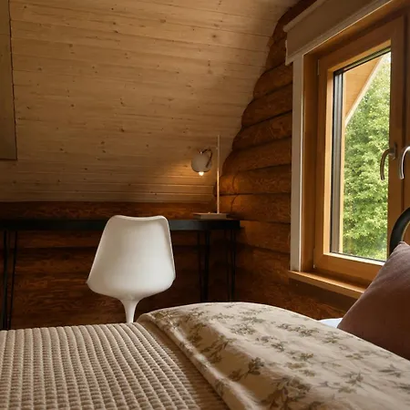 Hazel Hut - Spacious Fenced Yard, Sauna, 2-bedroom Casa vacanze *