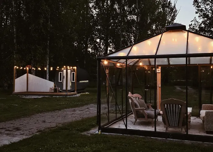 Hazel Hut - Spacious Fenced Yard, Sauna, 2-bedroom Holiday home