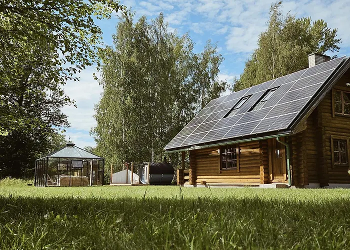 Hazel Hut - Spacious Fenced Yard, Sauna, 2-bedroom Holiday home