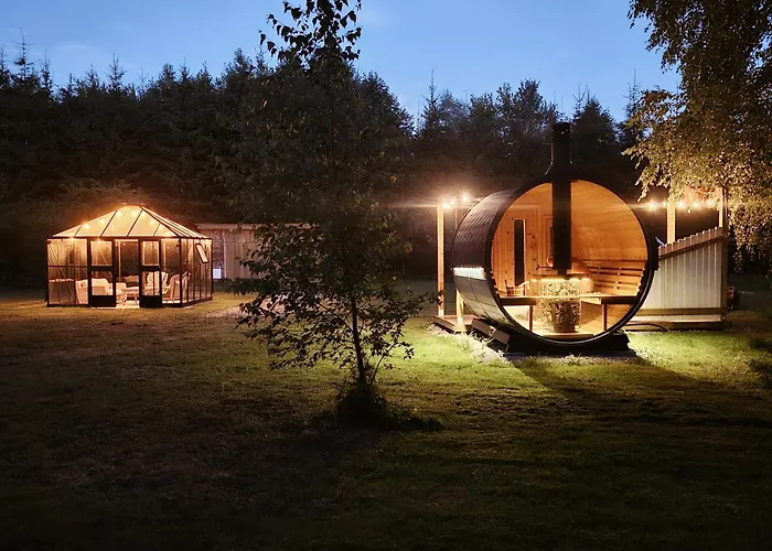 Hazel Hut - Spacious Fenced Yard, Sauna, 2-bedroom *