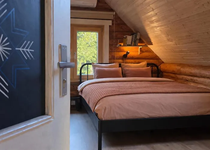 Holiday home Hazel Hut - Spacious Fenced Yard, Sauna, 2-bedroom *