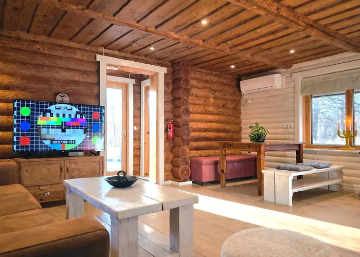 Hazel Hut - Spacious Fenced Yard, Sauna, 2-bedroom