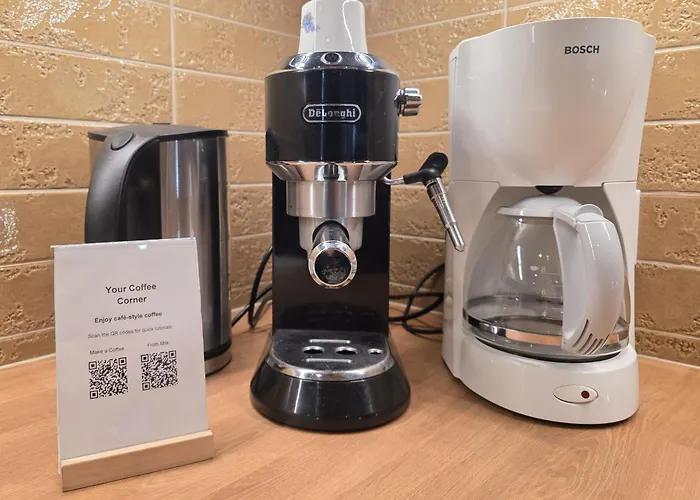 Hazel Hut - Spacious Fenced Yard, Sauna, 2-bedroom *